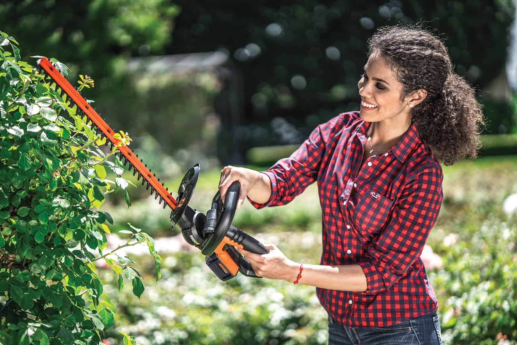 lightweight battery operated hedge trimmer