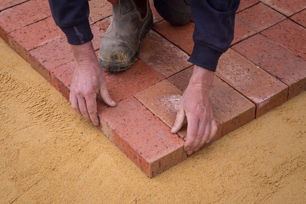 How To Lay Pavers For The Home Archute How To Lay Pavers For The Home Archute