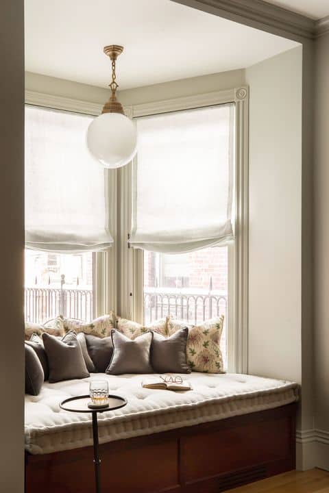18_studio-apartment-ideas-5-1-1614721877 Take advantage of architectural quirks
