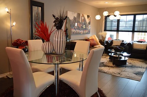2_dining-room-1158266__340 Lighting in a small house