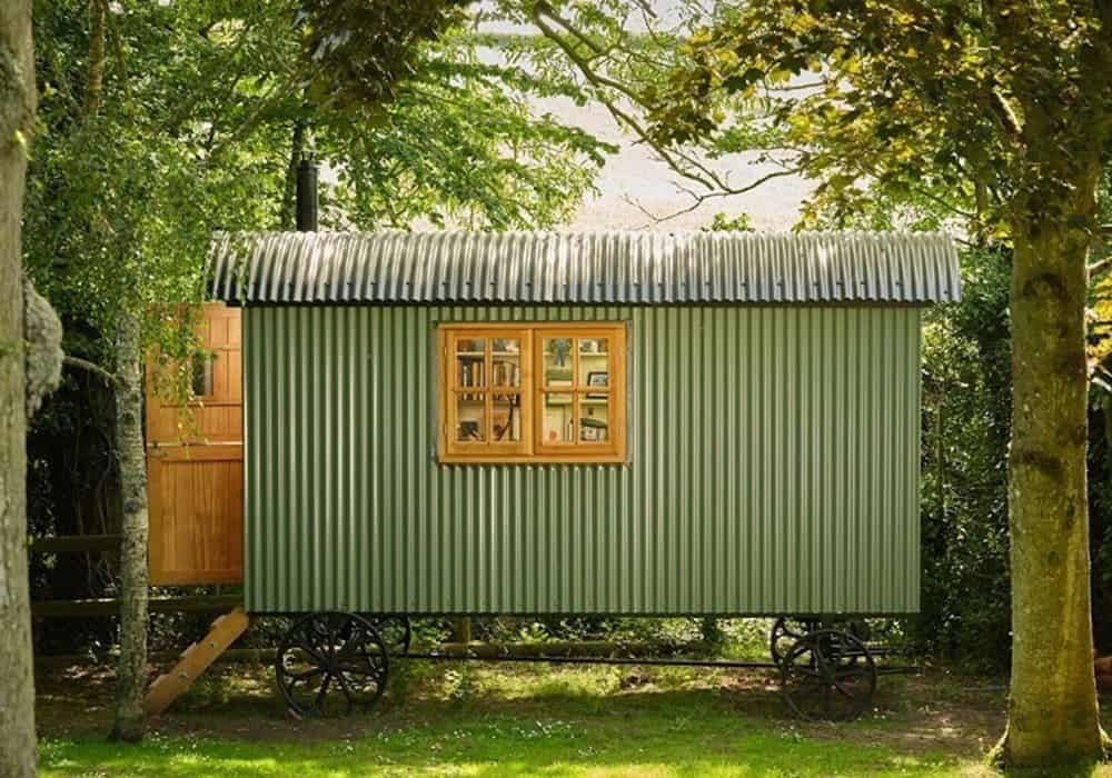 The Snug: Plankbridge's house on wheels