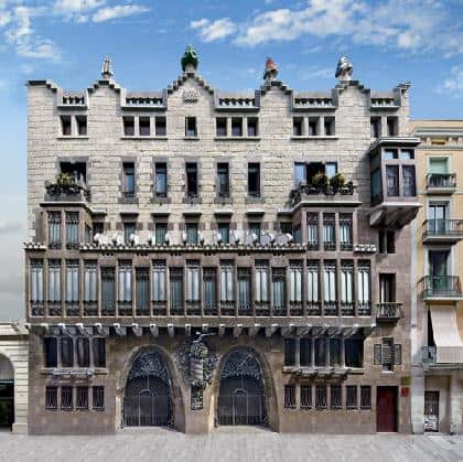 Photo: Palacio Güell | https://spaintravelexpress.com/