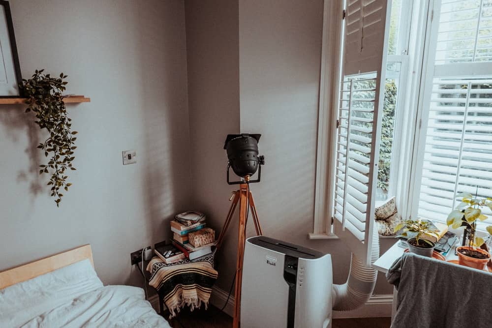 how do portable air conditioners work