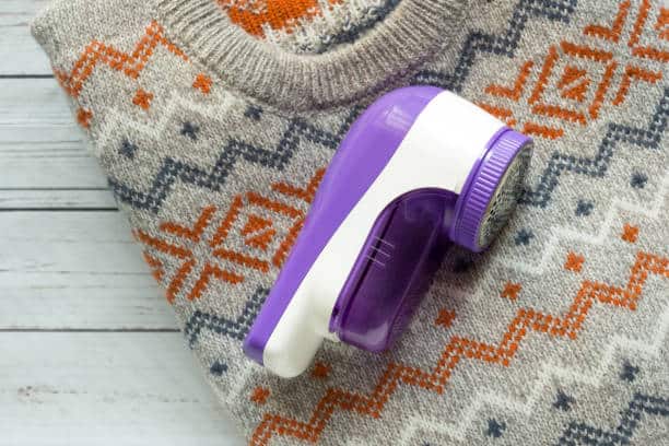 how to remove lint from clothes