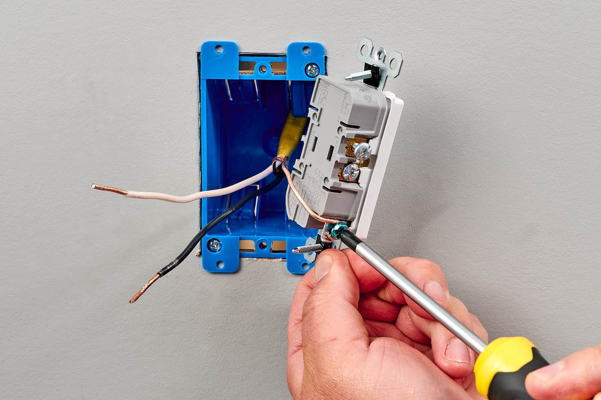 No Power To Outlet: Possible Reasons & Solutions