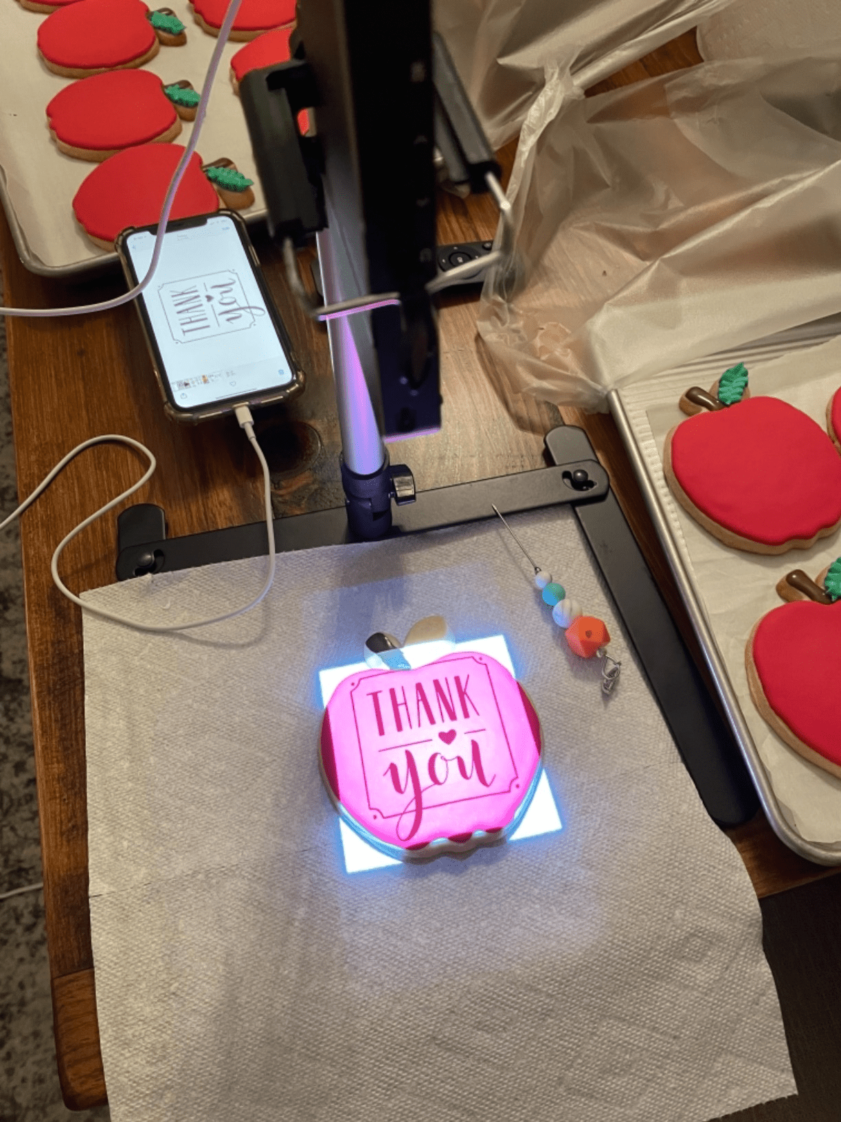 Using the AAXA P8 Smart Mini Projector to Decorate Cookies – Basic