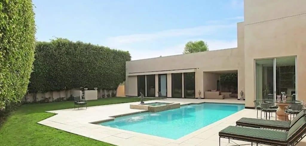 where does nicki minaj live
