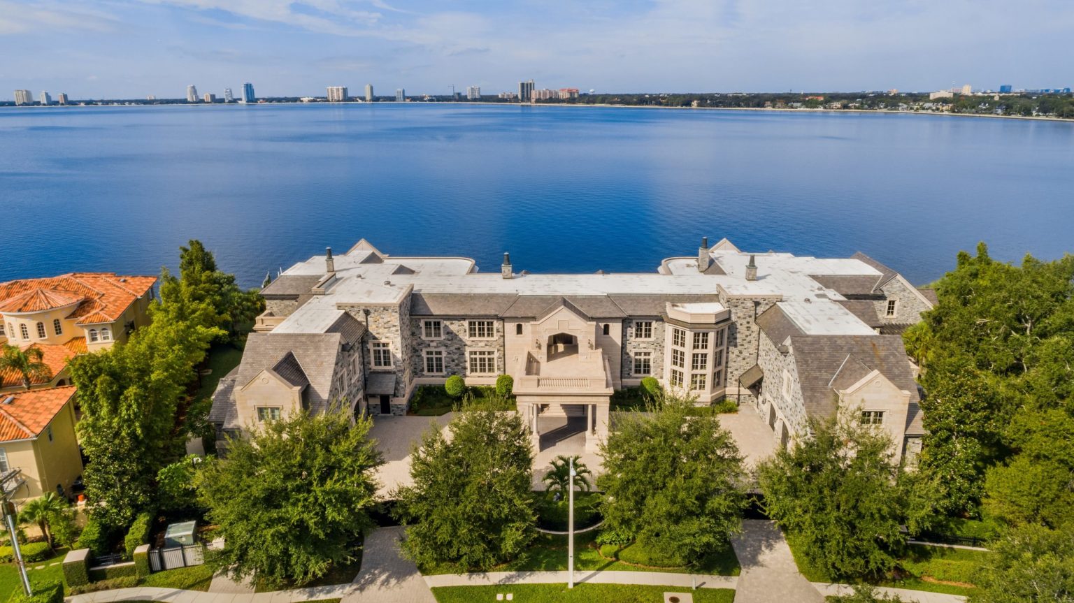 Where Does Tom Brady Live? Inside the $17 Million Mansion - Archute