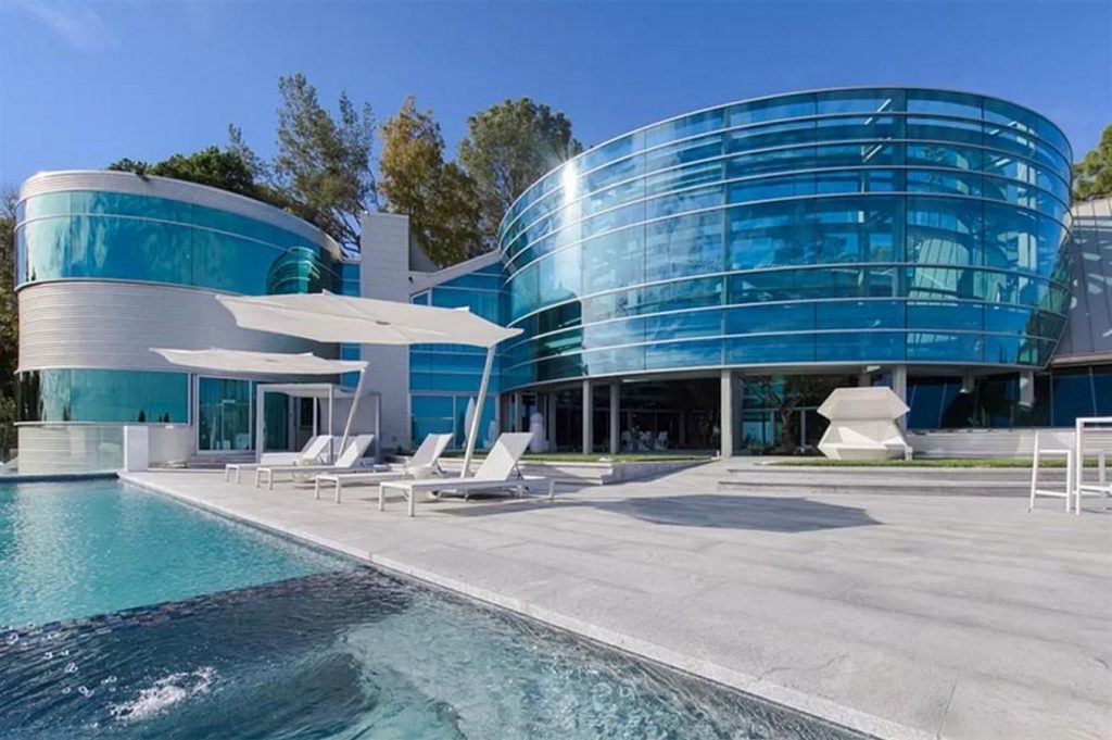 Where Does Justin Bieber Live