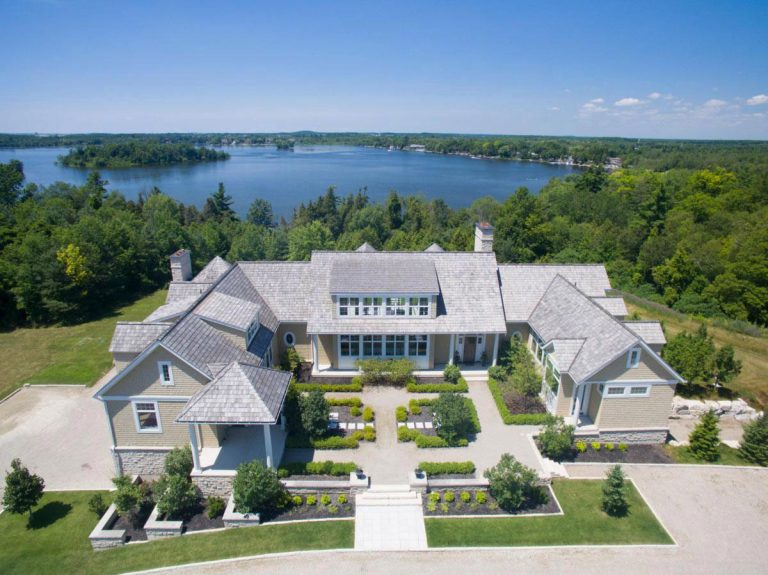 Where Does Justin Bieber Live