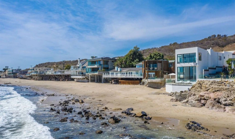 where does pink live