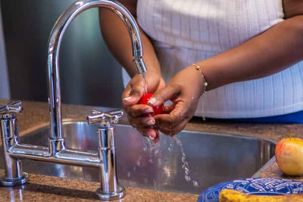 standard kitchen sink size