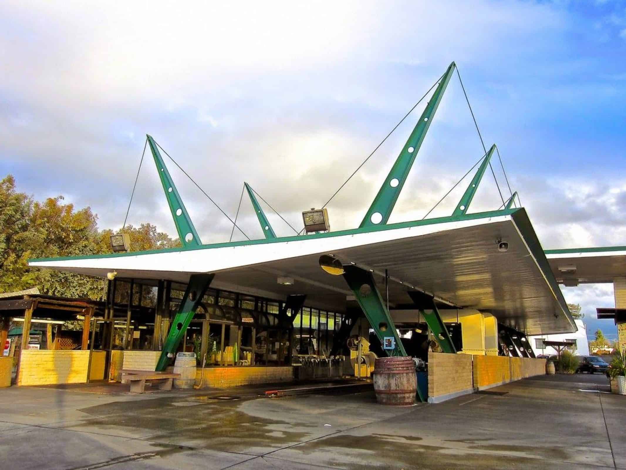 Googie Architecture: History, Characteristics, and Examples